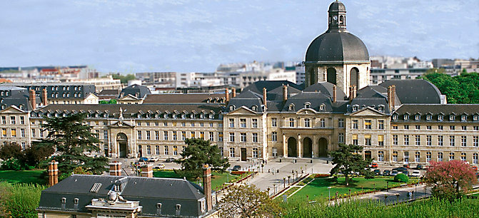 TẬP ĐOÀN BỆNH VIỆN PITIÉ SALPÊTRIÈRE